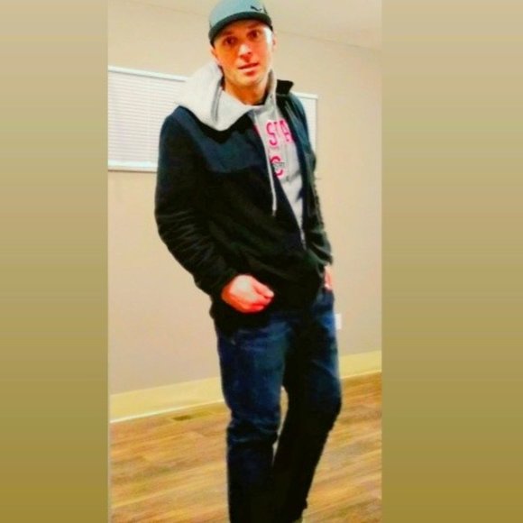 Rumor has it that he's great in bed ... Matthew G. - Picture 9 of 16